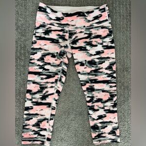 Lululemon Athletica cropped pink camo-print leggings; Size 8